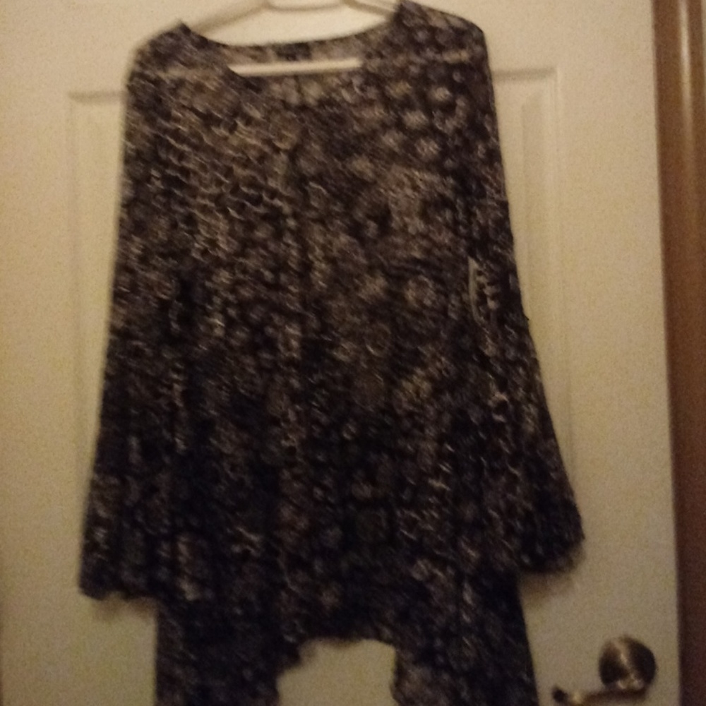 Black and White Top with bell sleeves